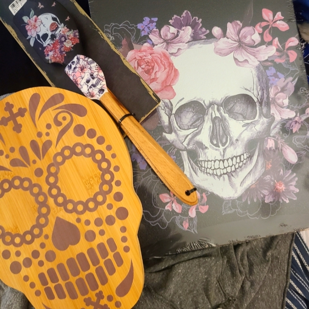SOLD AND SHIPPED !! Large wooden sugar skull fave cutting board